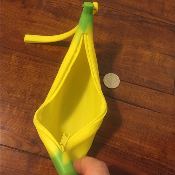 🍌 Last one!🍌 Super cute banana zipper pouch - Picture 7 of 8